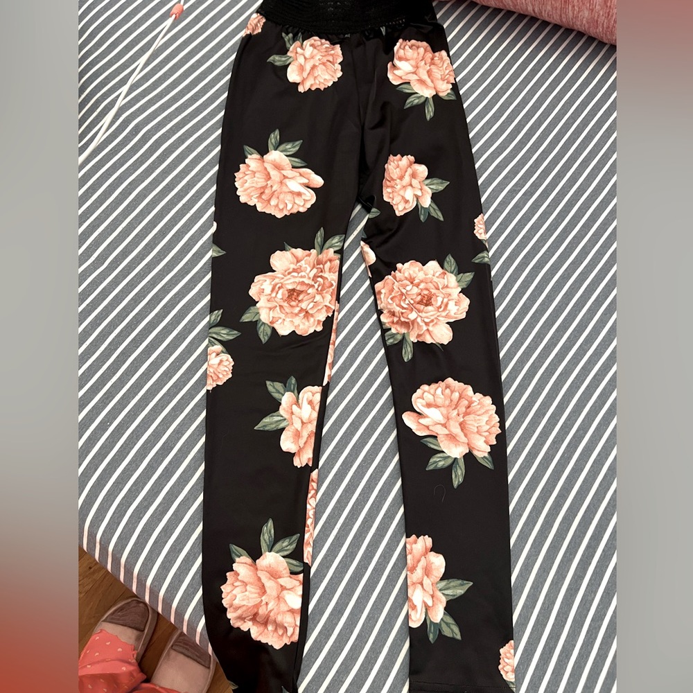 2 Pair of scrunched butt leggings bundle